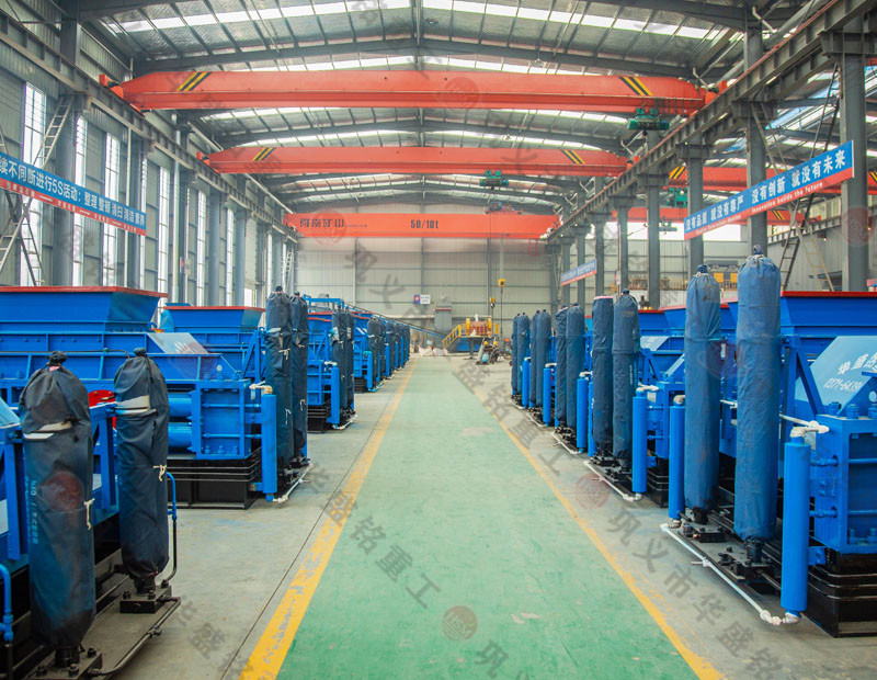 處理建筑廢料用什么設(shè)備？破碎紅磚用雙齒輥破碎機好嗎？