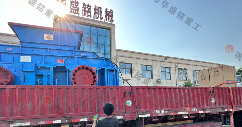 鐵礦石液壓對(duì)輥破碎機(jī)的維護(hù)成本如何？工作原理是什么？